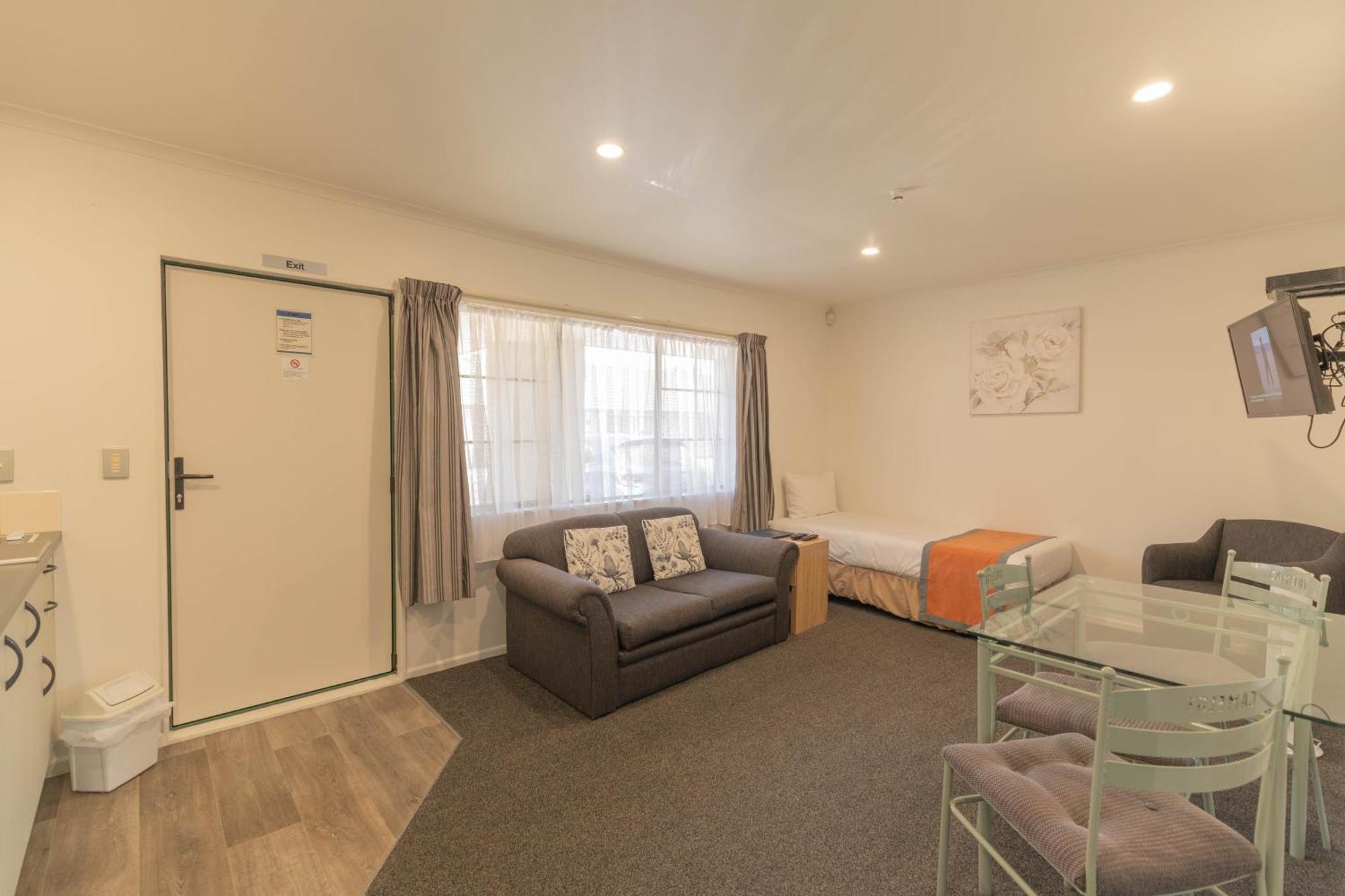 Camelot Motor Lodge And Conference Centre Palmerston North Zewnętrze zdjęcie
